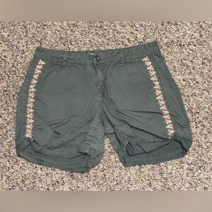 Women’s size 8 Sonoma green Women's Shorts with Embroidery cute summer